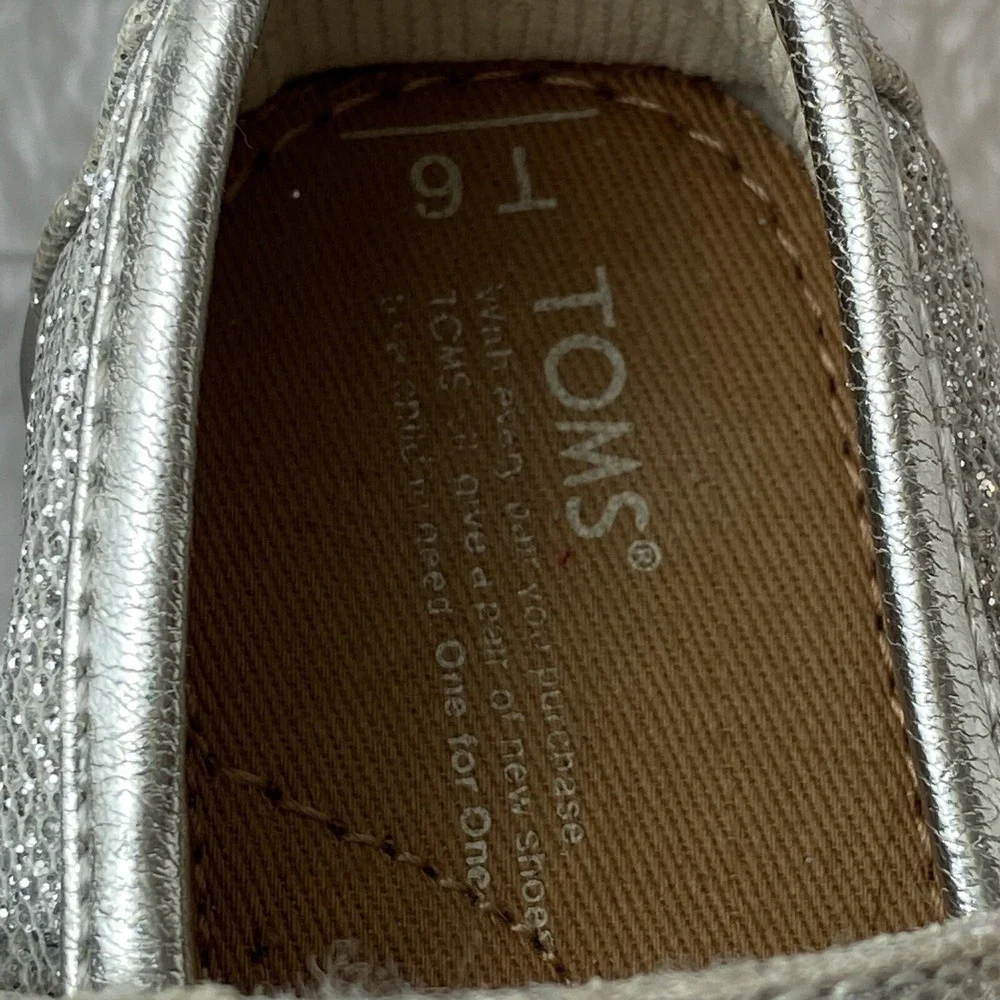 Tiny Toms Silver Glitter Mary Jane Slip On Shoes Girls 6 Adjustable Sparkly